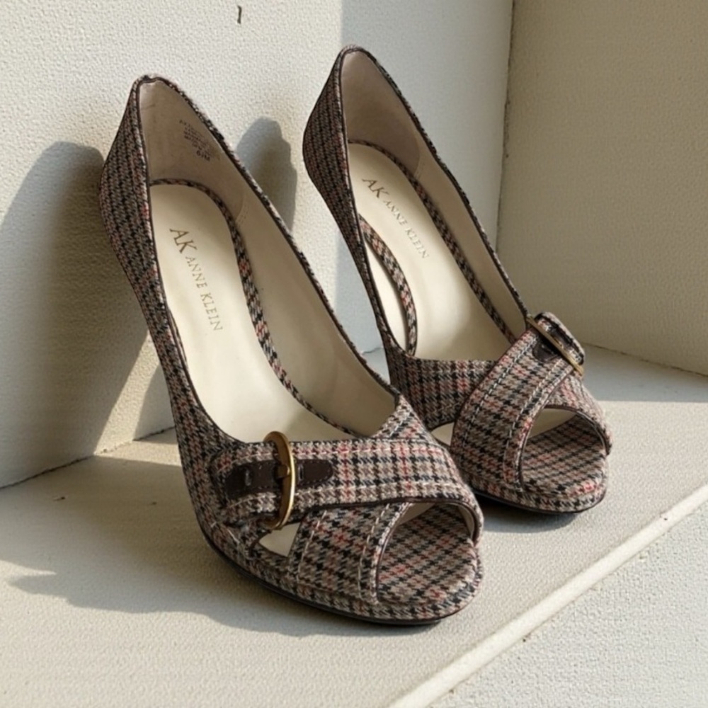 AK Anne Klein Plaid Houndstooth Heel Pump Brown Tan Gold Brass hardware size 6.5
